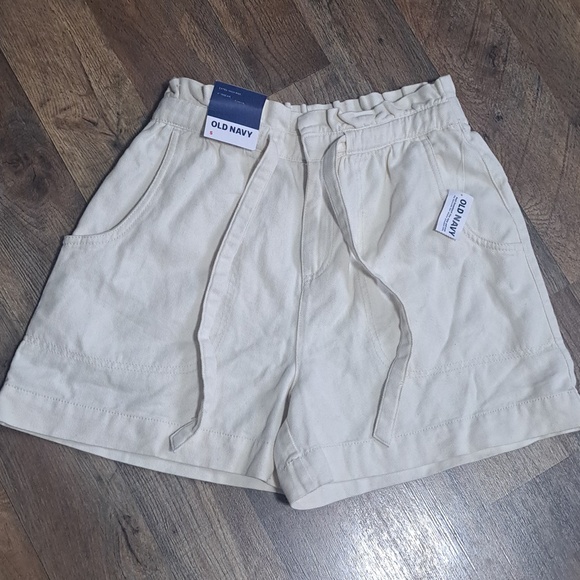 Old Navy Pants - Old Navy Cream Extra High Rise Tie-Waist Shorts Size Small New